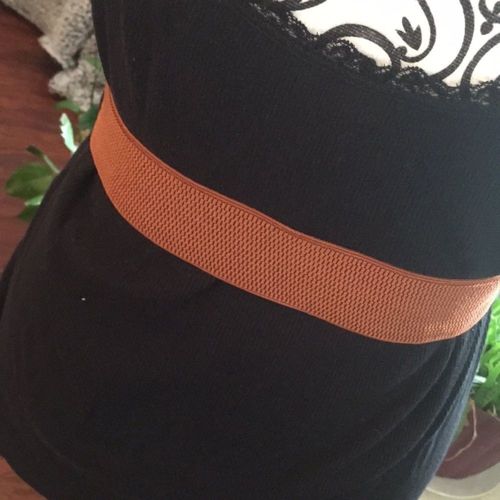 Vintage Faux Leather/ Elastic Cinch Belt - Picture 2 of 8